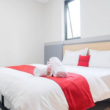 Reddoorz Plus Near Taman Anggrek Mall Yakarta Exterior foto