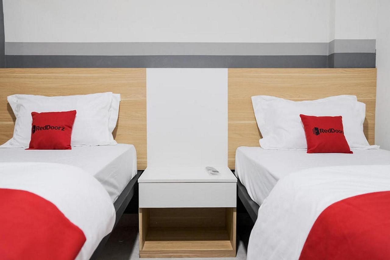 Reddoorz Plus Near Taman Anggrek Mall Yakarta Exterior foto