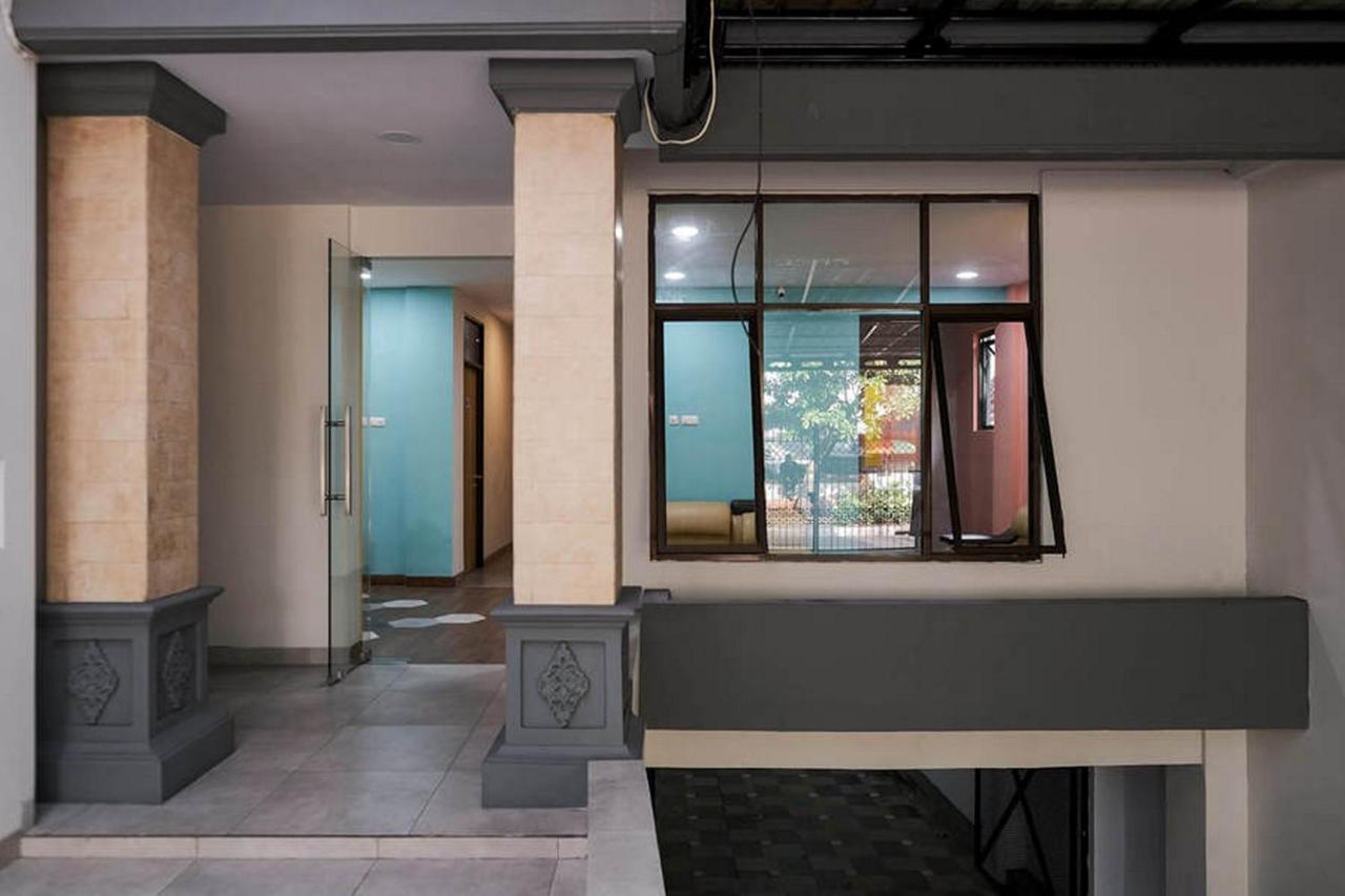 Reddoorz Plus Near Taman Anggrek Mall Yakarta Exterior foto