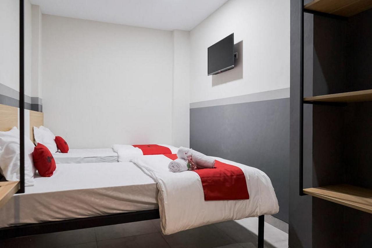 Reddoorz Plus Near Taman Anggrek Mall Yakarta Exterior foto