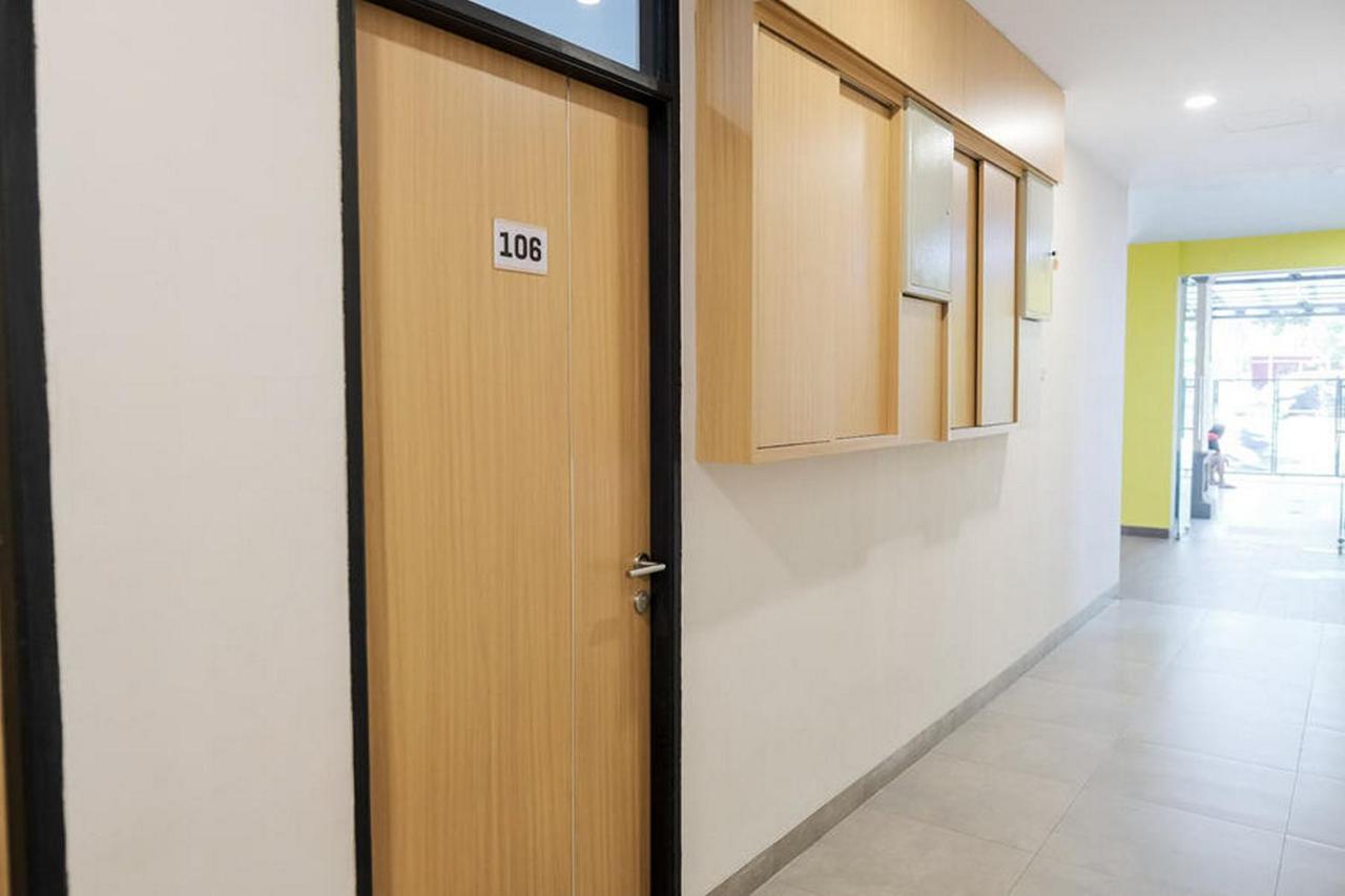 Reddoorz Plus Near Taman Anggrek Mall Yakarta Exterior foto