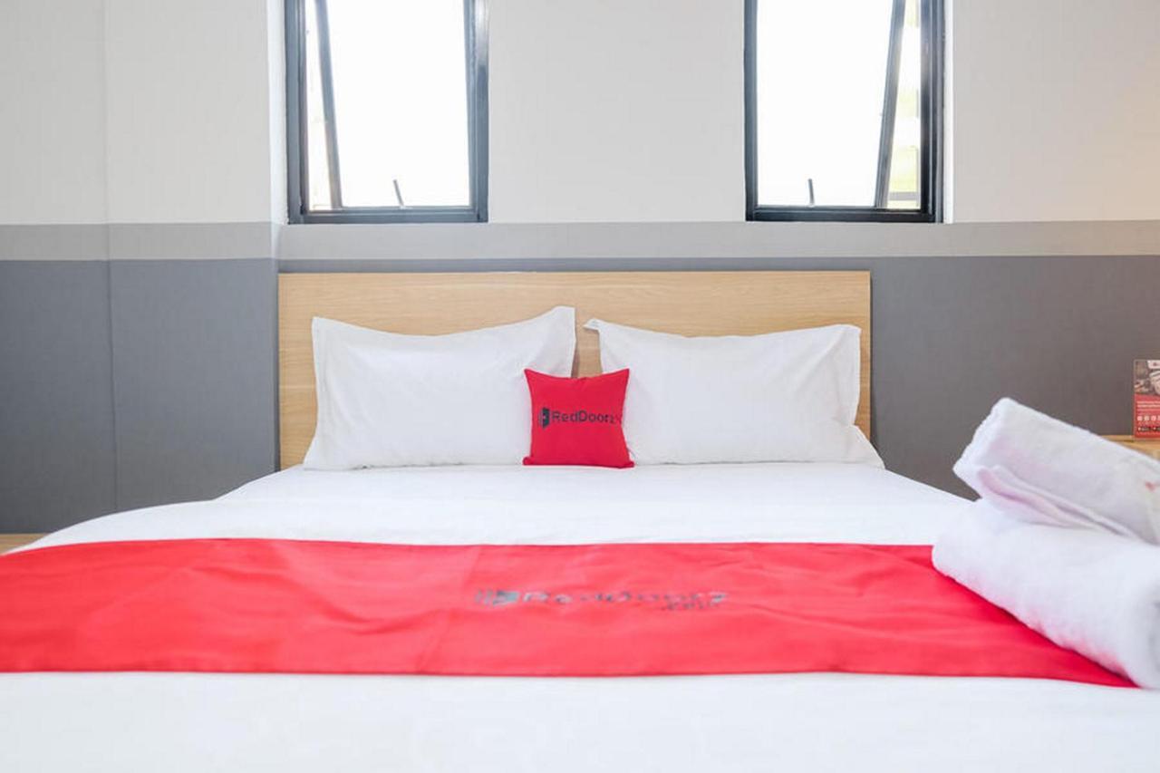 Reddoorz Plus Near Taman Anggrek Mall Yakarta Exterior foto